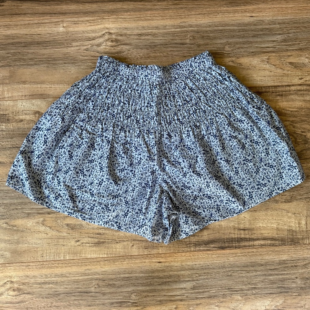 Madewell Smocked Pull-On Shorts in Florentine Floral - Picture 4 of 11